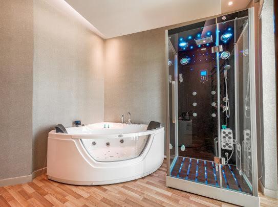 Aronani Hotel Хаил Екстериор снимка